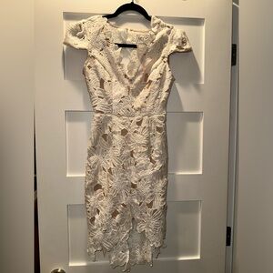 Elegant Xenia lace dress USA size 2,ivory/floral,V-neck. $30 Excellent condition